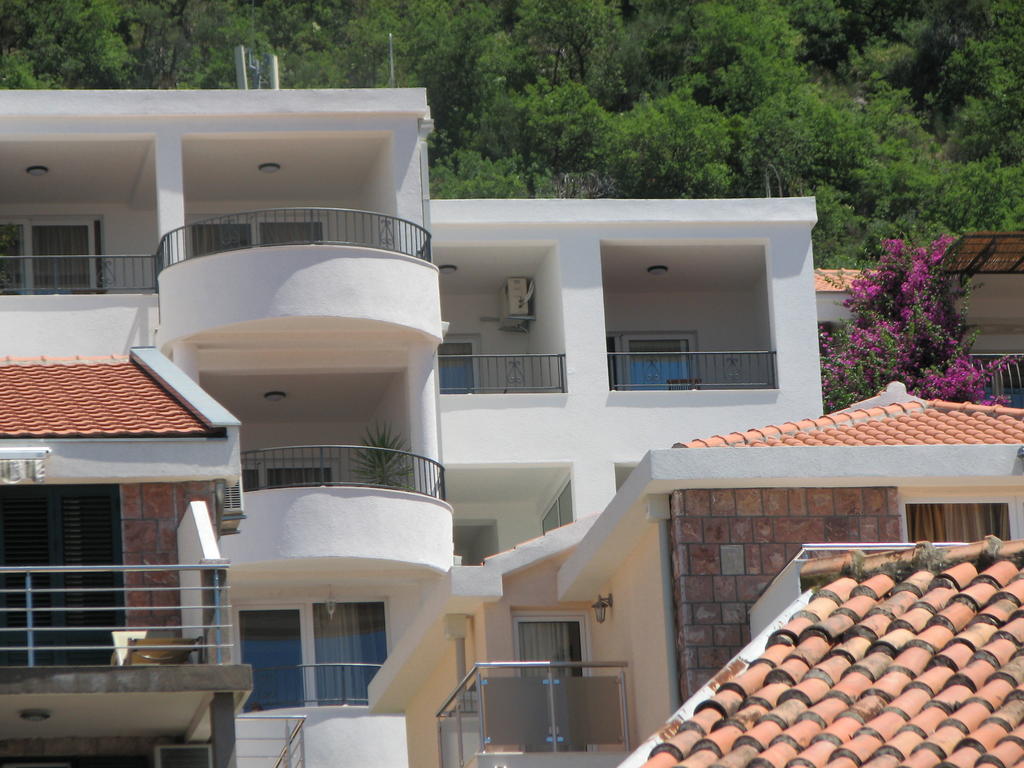 Apartments Leut Sveti Stefan Esterno foto