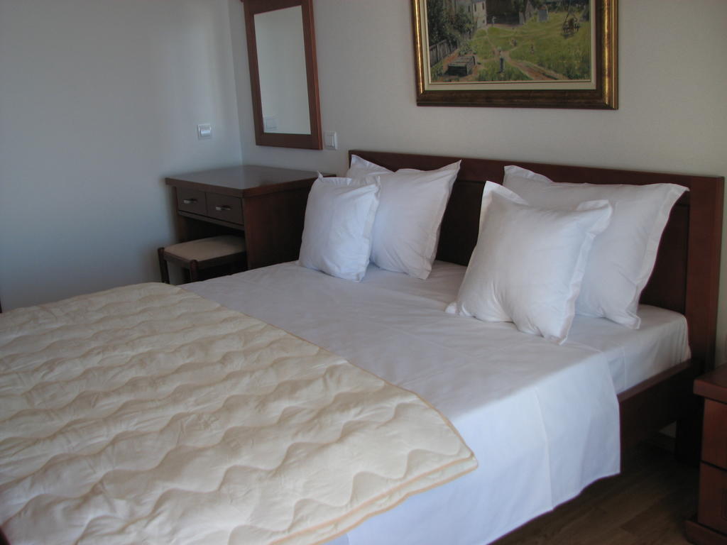 Apartments Leut Sveti Stefan Camera foto